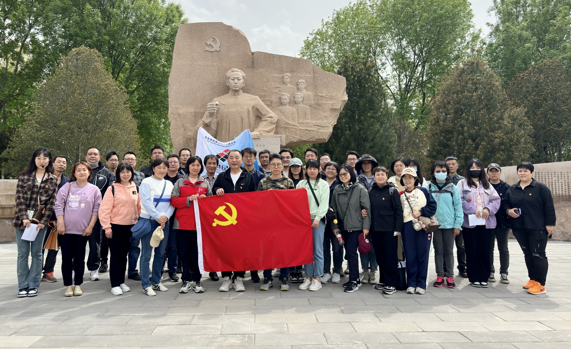 聆聽(tīng)曆史提升覺悟 暢遊運河(hé)強健體(tǐ)魄 —— 公司總部“五月(yuè)清風(fēng)  紅(hóng)色暢行(xíng)”活動